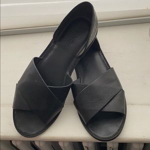 Size 7.5 Vince sandels